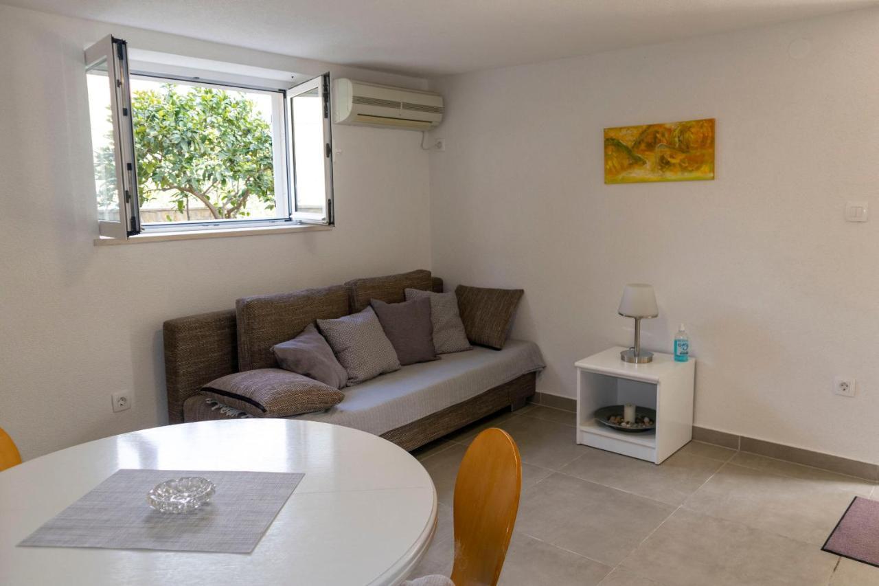 Apartments Ivanka Supetar Exterior photo