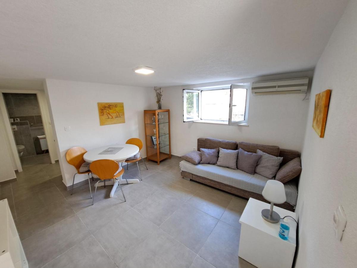 Apartments Ivanka Supetar Exterior photo