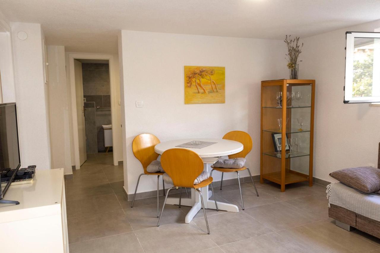 Apartments Ivanka Supetar Exterior photo