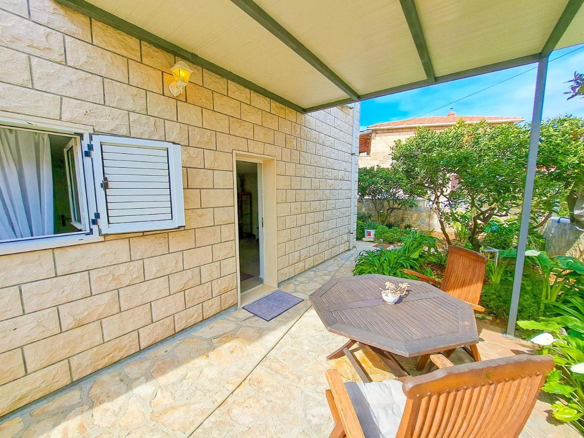 Apartments Ivanka Supetar Exterior photo