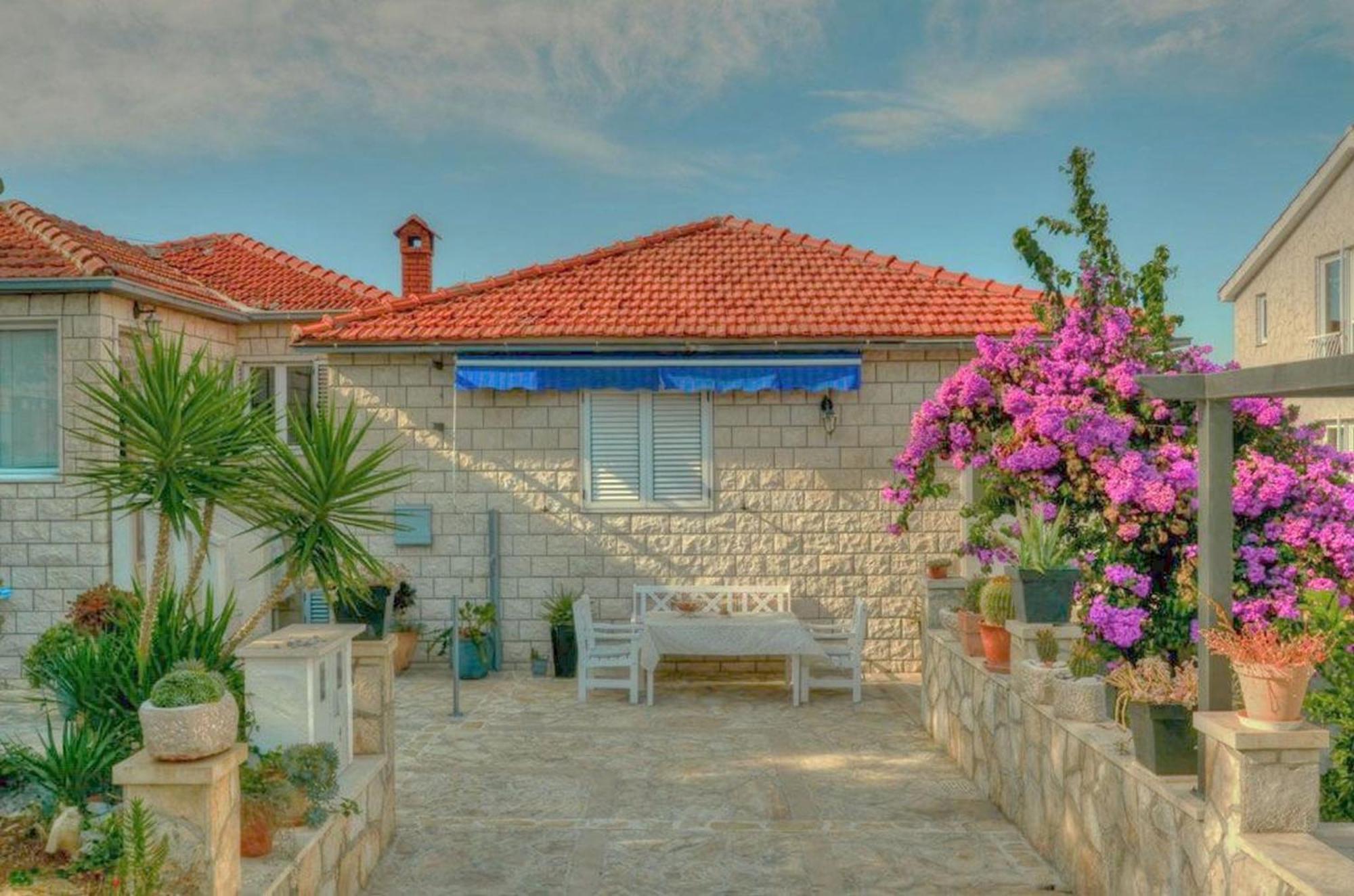 Apartments Ivanka Supetar Exterior photo